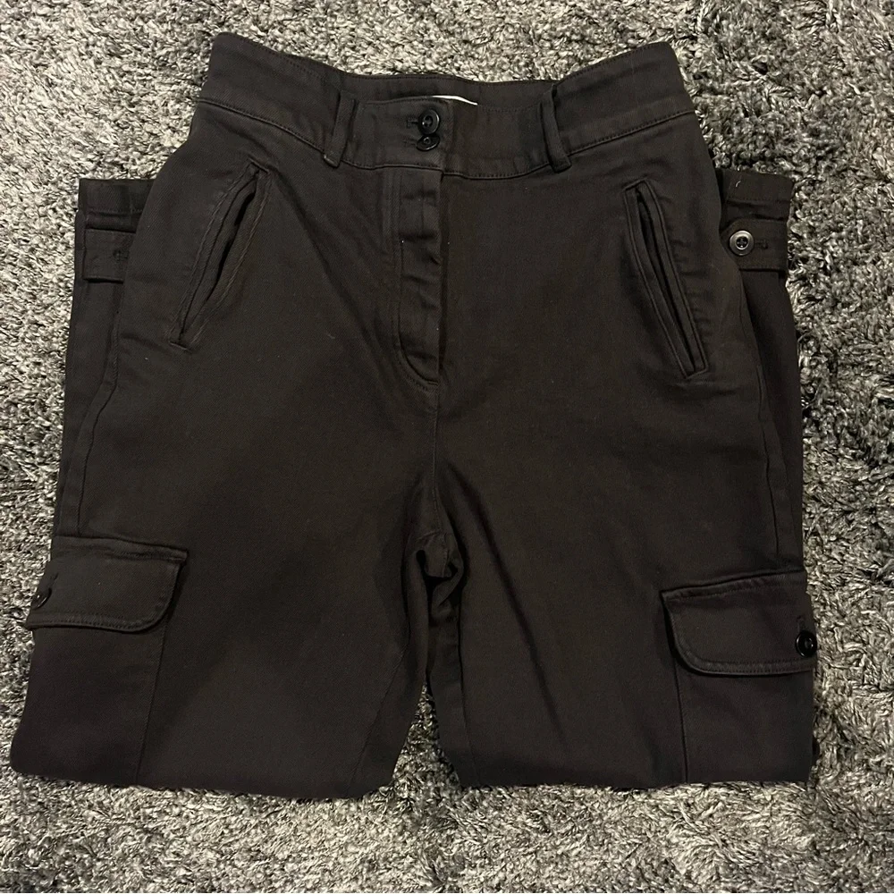 🍒ARITZIA WILFRED FREE HIGH WAISTED BLACK CARGO PANTS SIZE 8🍒 - Picture 2 of 7